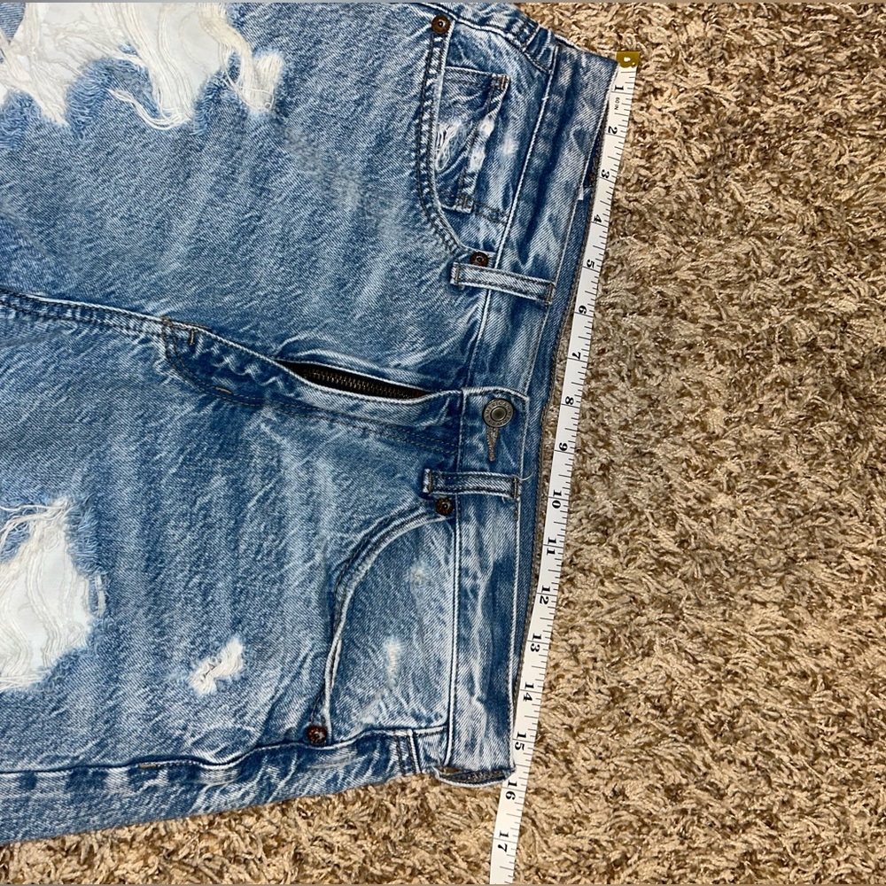 American Eagle Outfitters Women's Distressed Blue Denim High Rise Mom Shorts - Picture 8 of 8